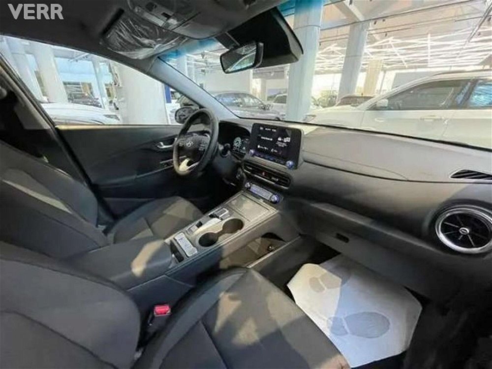 Hyundai Kona EV 64 kWh Exclusive nuova a Milano (2)