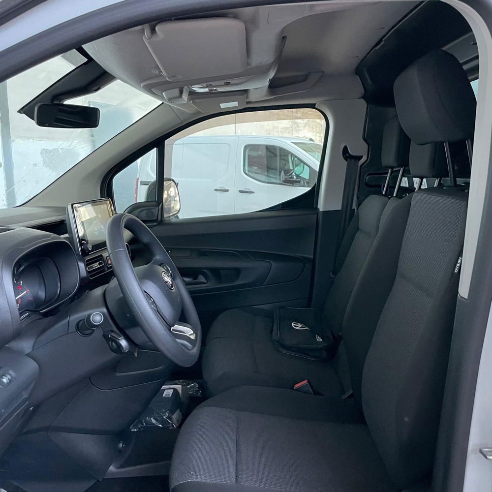 Toyota Proace City nuova a Cremona (10)