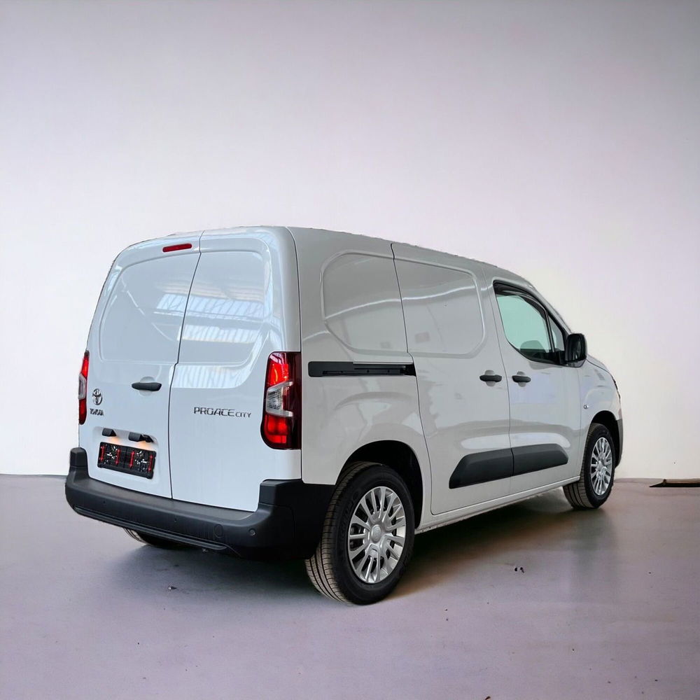 Toyota Proace City nuova a Cremona (4)