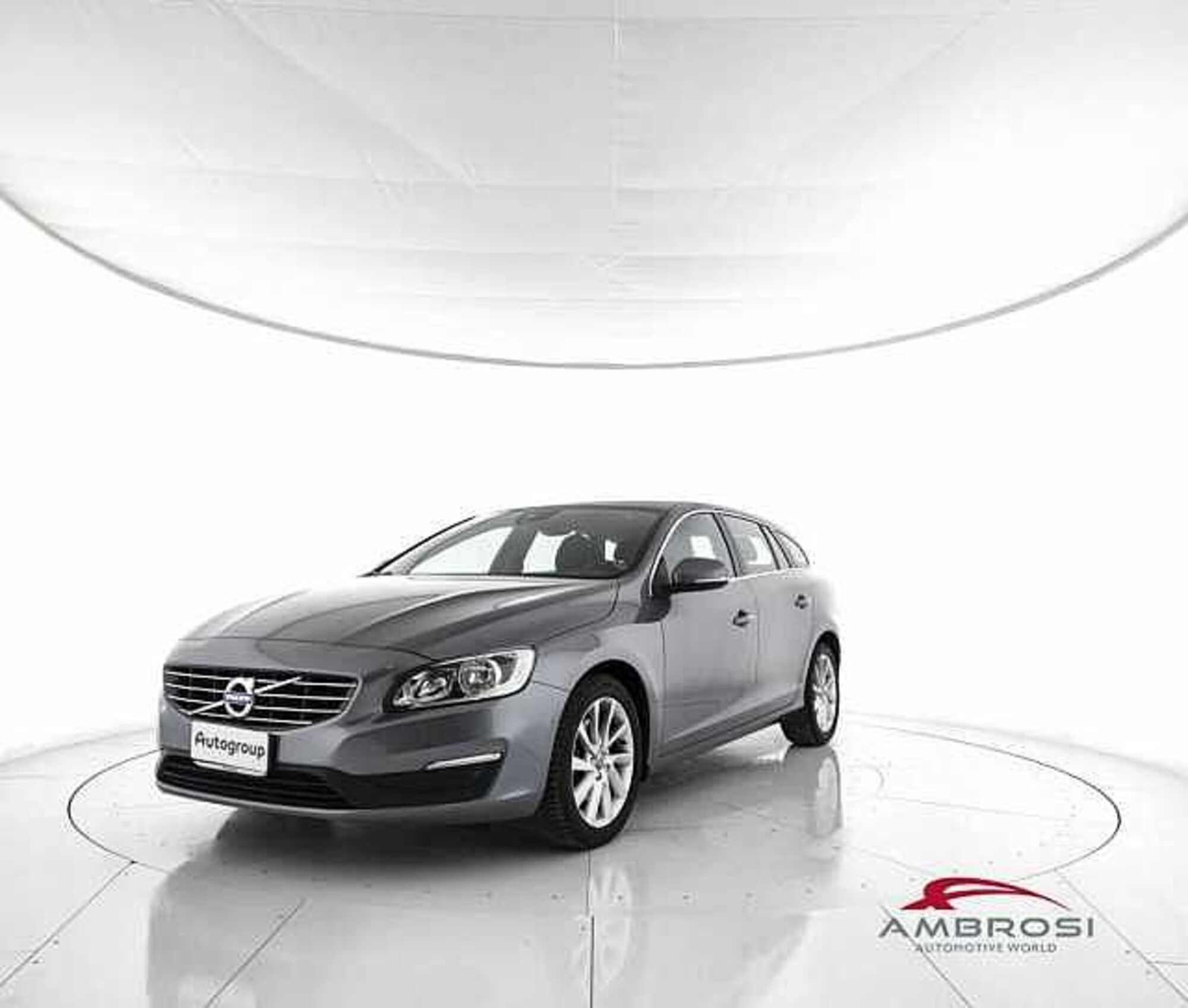 Volvo V60 D4 Geartronic Momentum  del 2016 usata a Viterbo