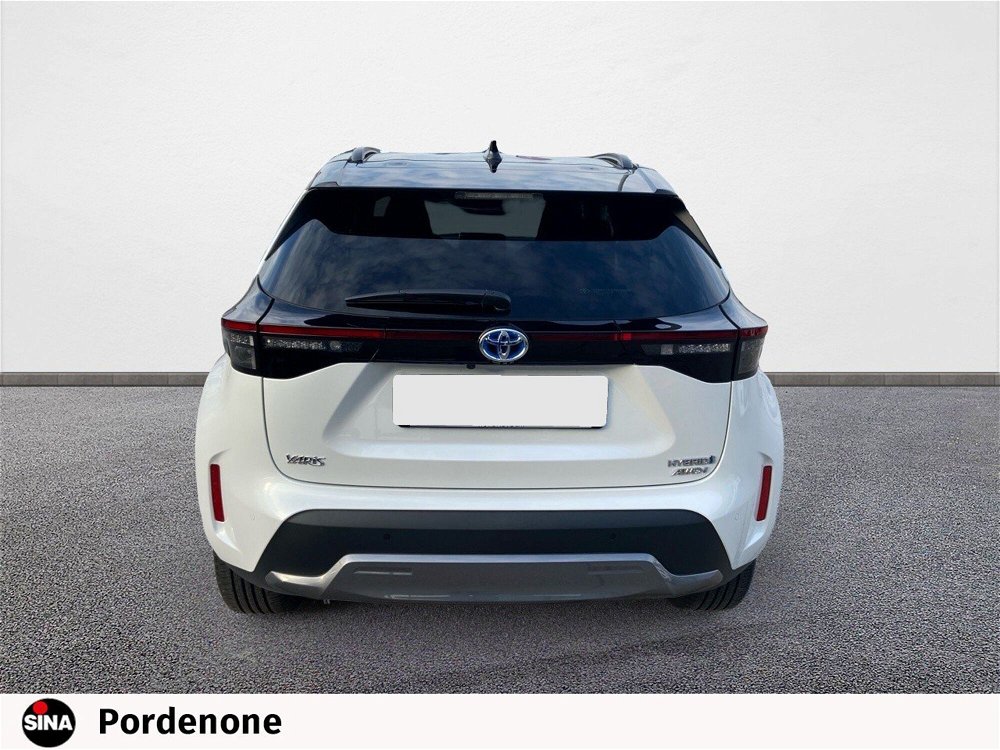 Toyota Yaris Cross 1.5 Hybrid 5p. E-CVT AWD-i Adventure del 2023 usata a Pordenone (5)