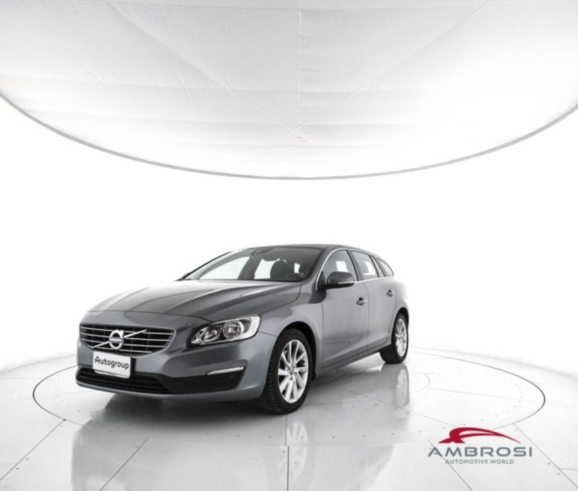 Volvo V60 D4 Geartronic Momentum  del 2016 usata a Corciano