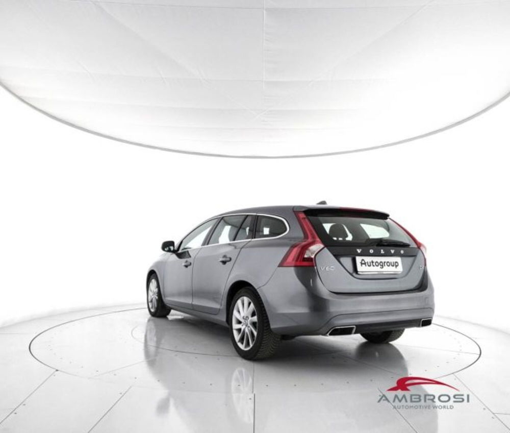 Volvo V60 D4 Geartronic Momentum del 2016 usata a Corciano (4)