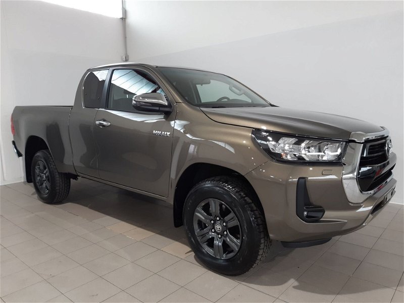 Toyota Hilux 2.D-4D 4WD 2 porte Extra Cab Lounge my 16 nuova a Vicenza