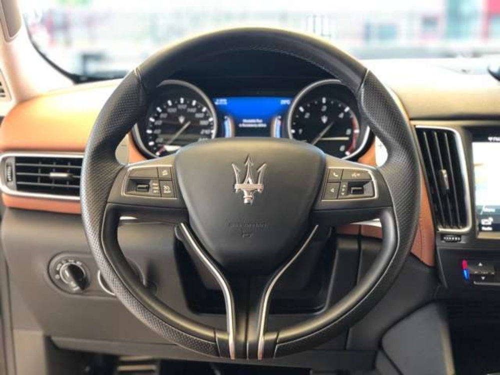 Maserati Levante usata a Torino (14)