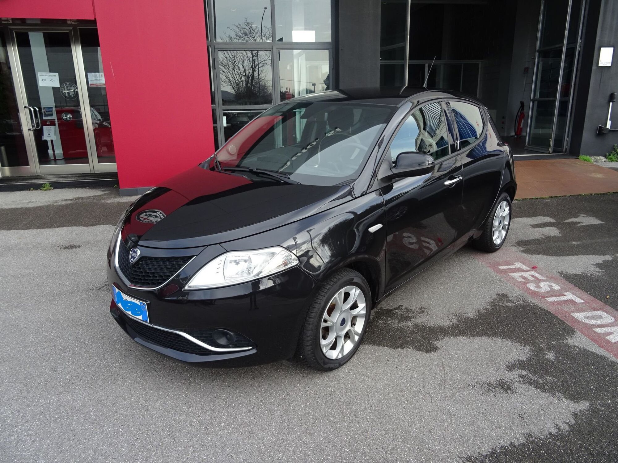 Lancia Ypsilon 1.2 69 CV 5 porte Gold  del 2016 usata a Lucca