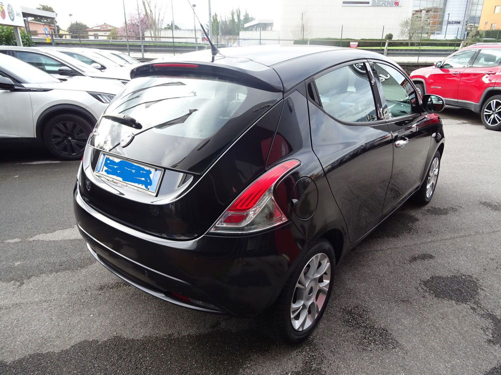 Lancia Ypsilon 1.2 69 CV 5 porte Gold  del 2016 usata a Lucca (3)