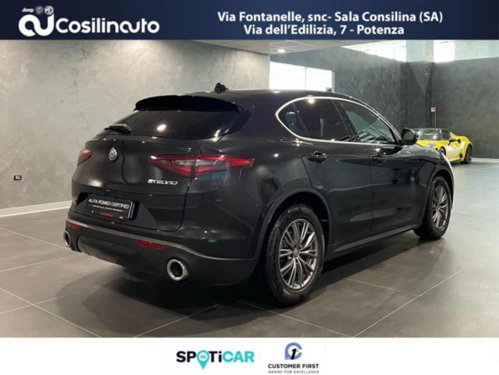 Alfa Romeo Stelvio Stelvio 2.2 Turbodiesel 180 CV AT8 RWD Executive del 2017 usata a Sala Consilina (5)