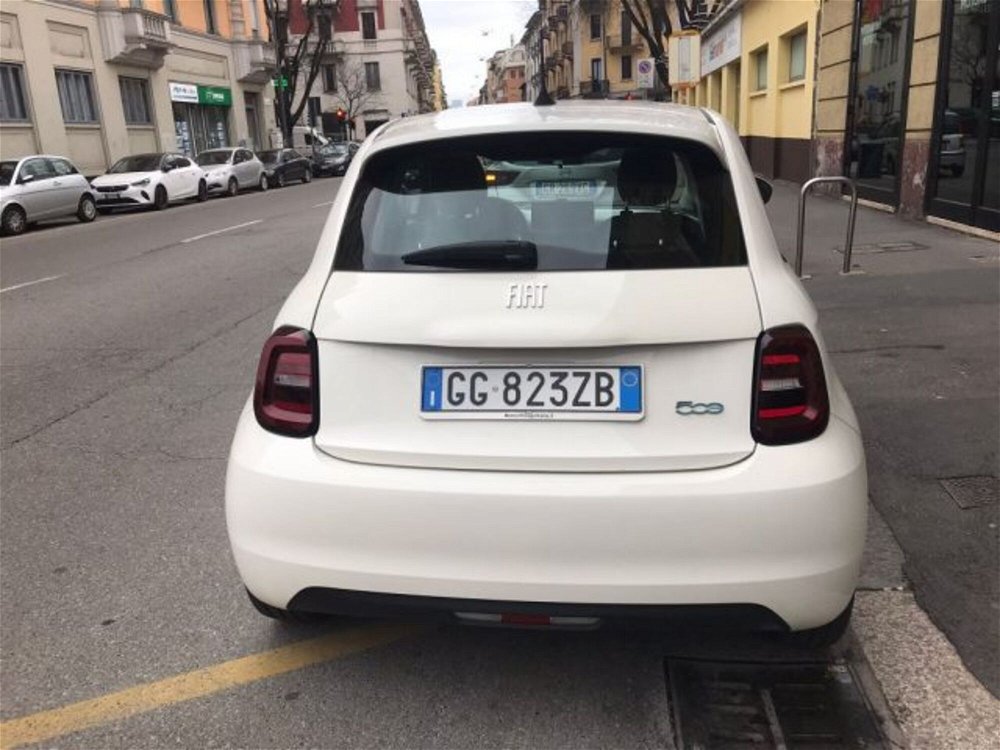 Fiat 500e Icon Berlina 42 kWh  del 2021 usata a Milano (3)