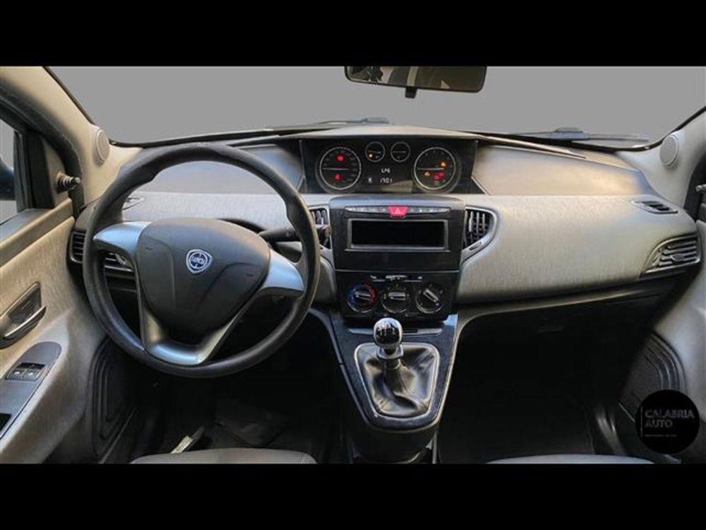 Lancia Ypsilon usata a Reggio Calabria (7)