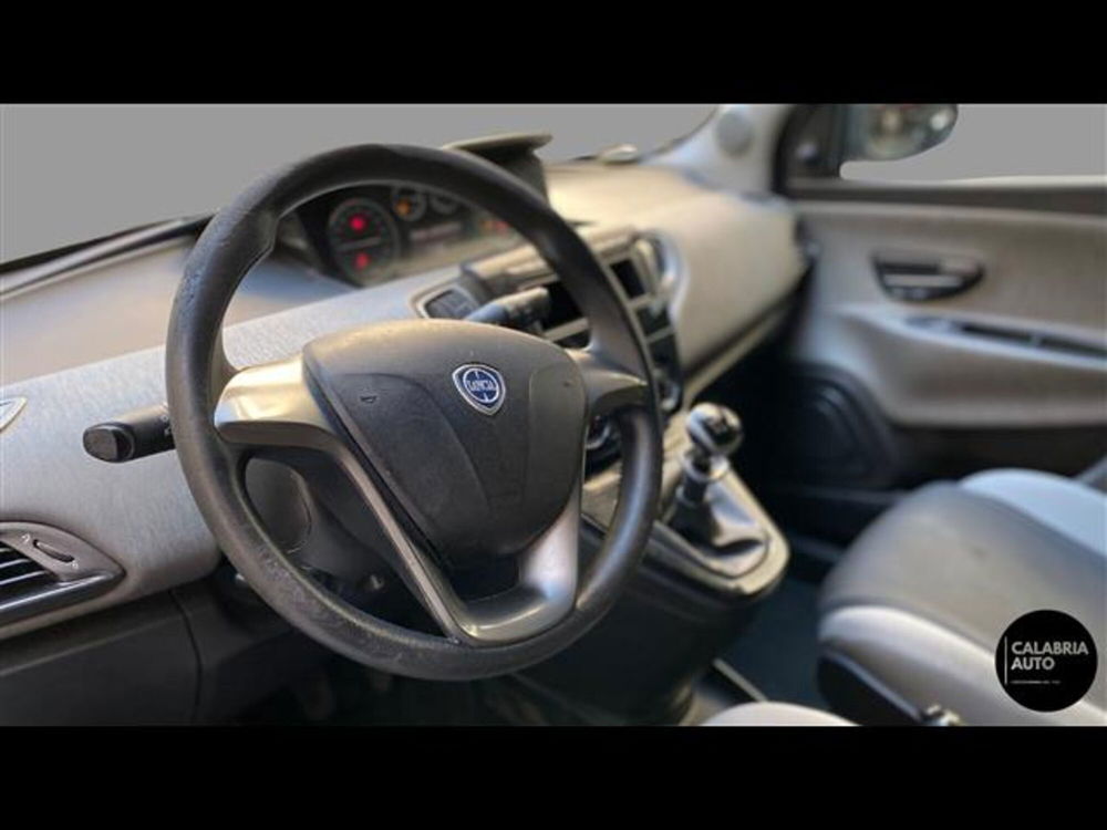 Lancia Ypsilon usata a Reggio Calabria (6)