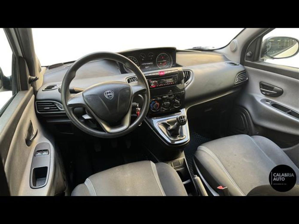 Lancia Ypsilon usata a Reggio Calabria (6)