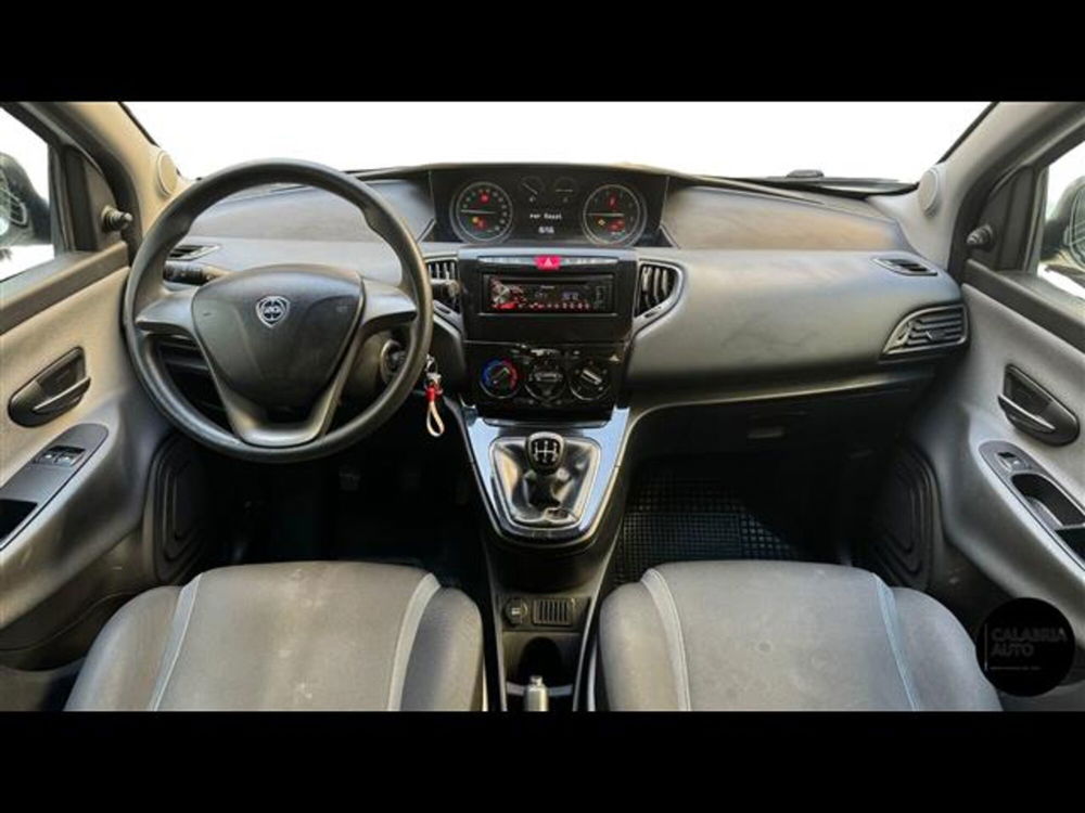 Lancia Ypsilon usata a Reggio Calabria (7)