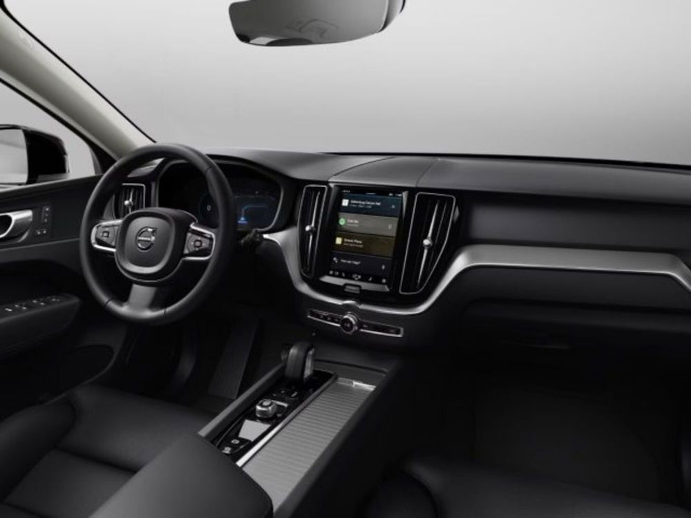 Volvo XC60 nuova a Modena (9)