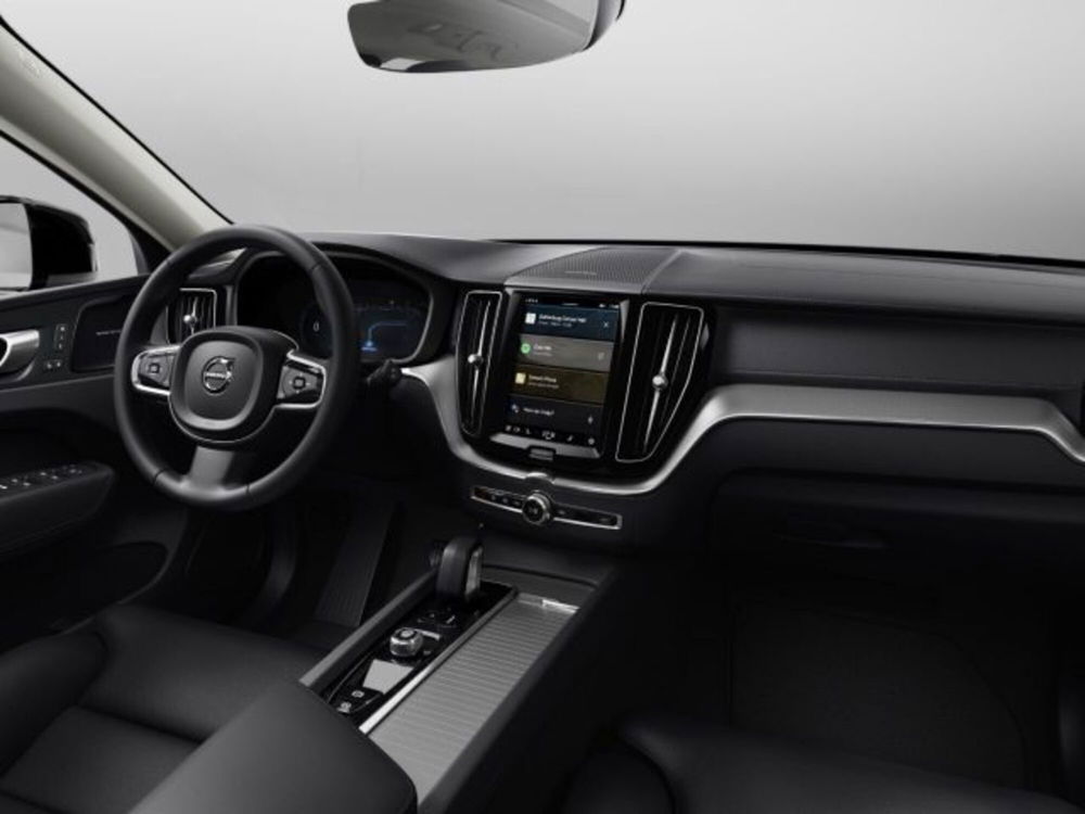 Volvo XC60 nuova a Modena (9)