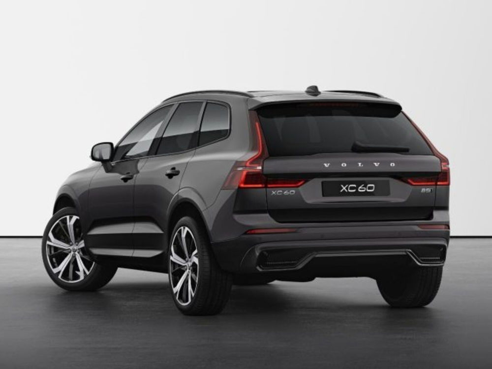 Volvo XC60 B5 AWD automatico Ultimate Dark  nuova a Modena (4)