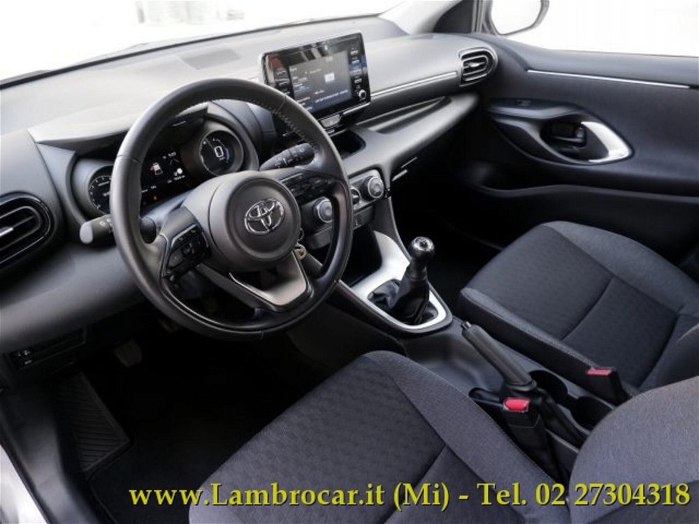 Toyota Yaris 1.0 5 porte Trend  del 2022 usata a Cologno Monzese (3)