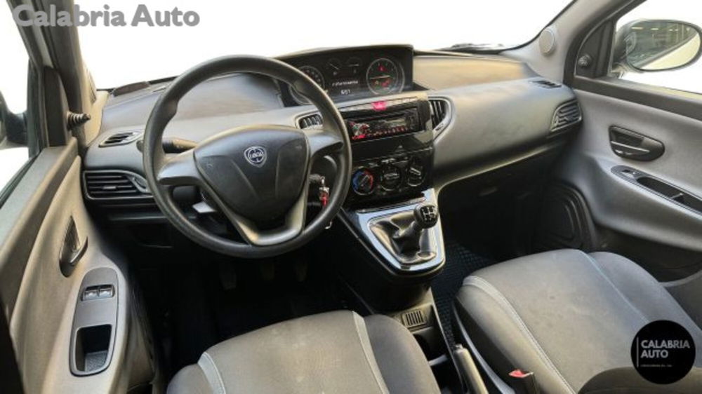 Lancia Ypsilon usata a Reggio Calabria (6)