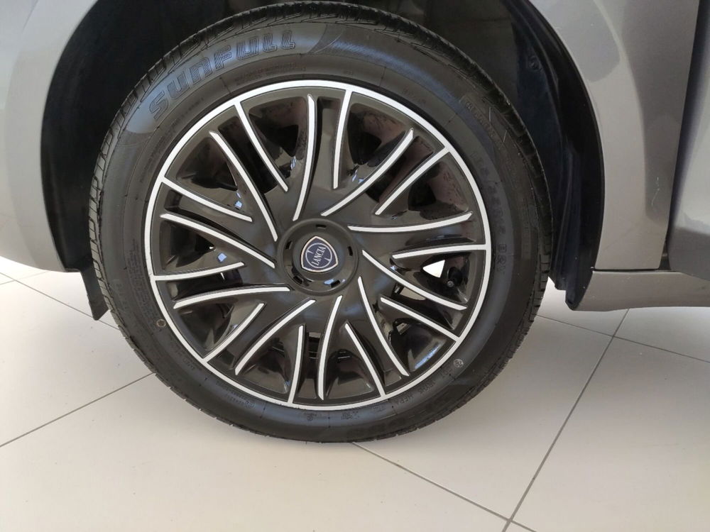 Lancia Ypsilon usata a Arezzo (15)