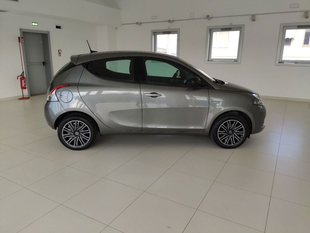 Lancia Ypsilon usata a Arezzo (7)