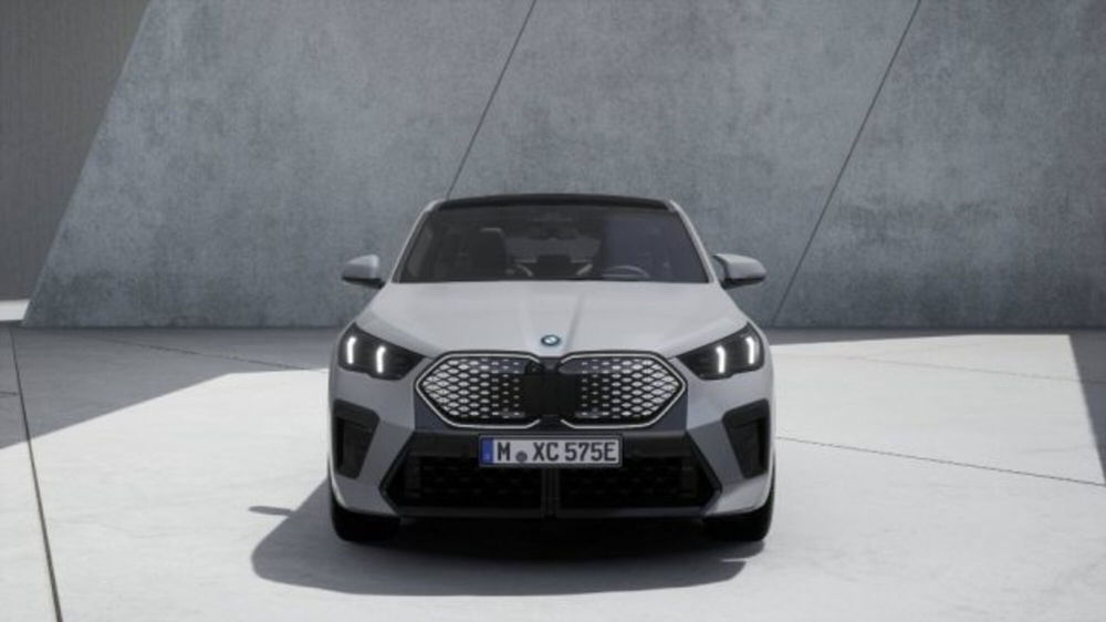 BMW iX2 iX2 xdrive 30 MSport Pro nuova a Modena (3)