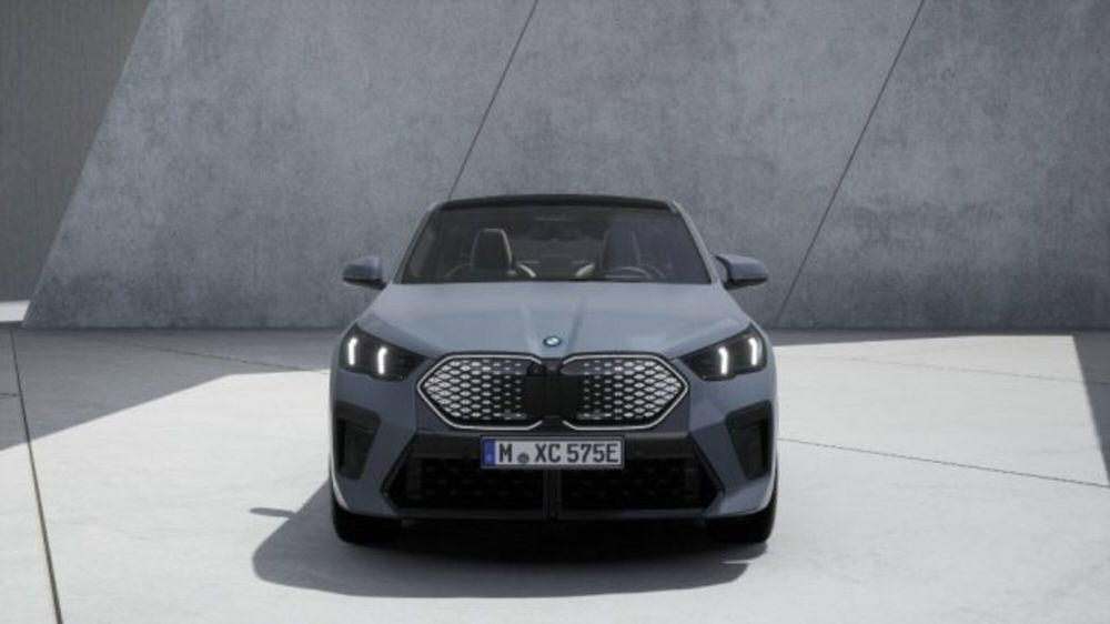 BMW iX2 iX2 xdrive 30 MSport Pro del 2024 usata a Modena (3)