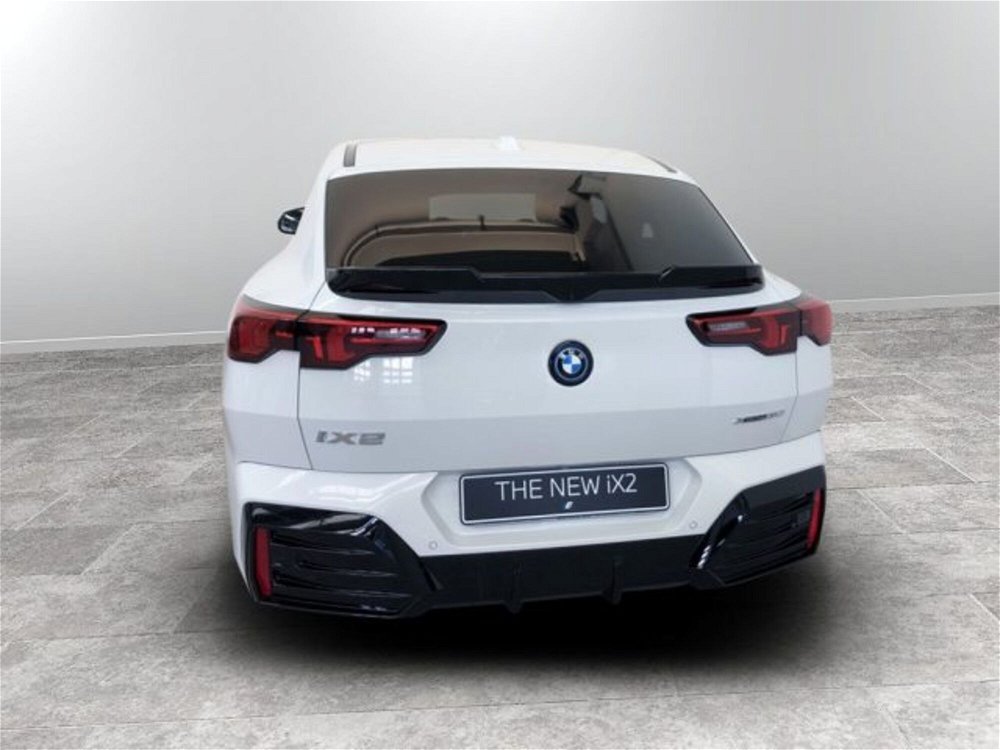 BMW iX2 iX2 xdrive 30 MSport Pro nuova a Modena (4)