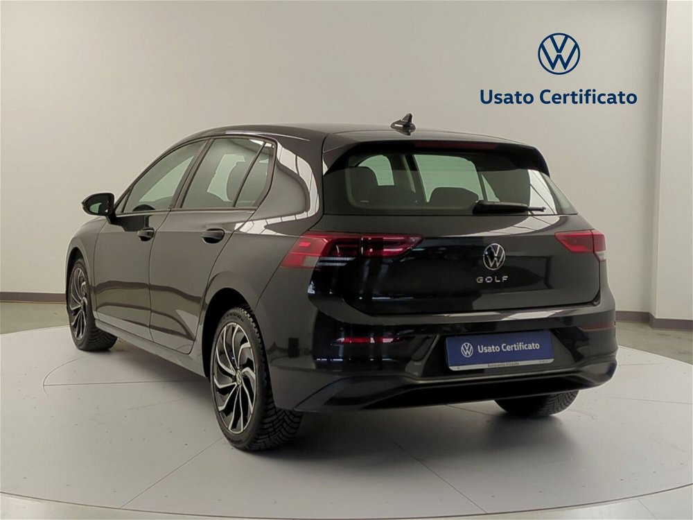 Volkswagen Golf 1.5 TGI Life del 2022 usata a Pratola Serra (4)
