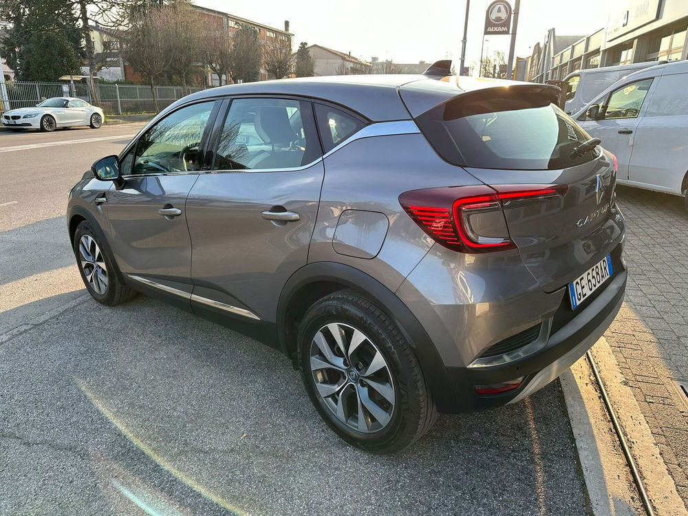 Renault Captur Plug-in Hybrid E-Tech 160 CV Intens  del 2021 usata a Lissone (3)