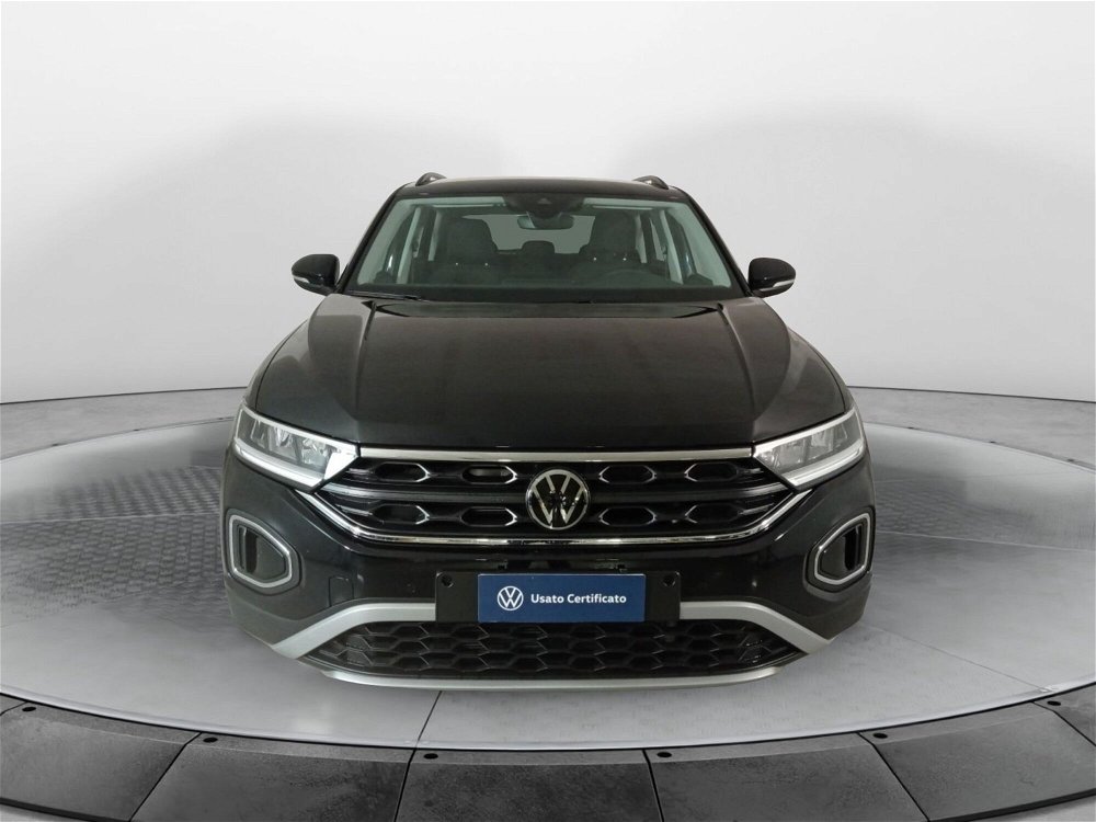 Volkswagen T-Roc 1.0 TSI Life del 2023 usata a Carnago (2)