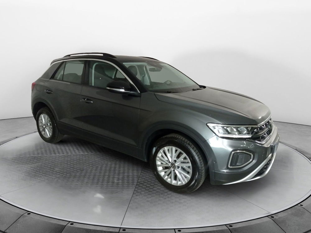 Volkswagen T-Roc 2.0 TDI SCR Life del 2023 usata a Carnago (3)