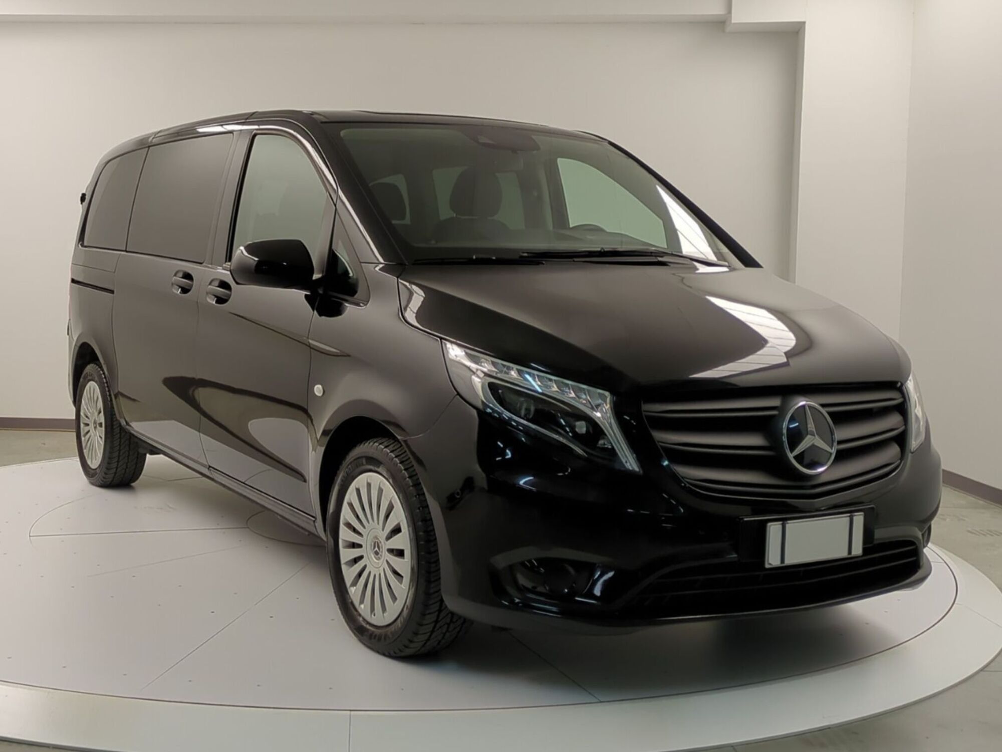 Mercedes-Benz Vito 2.0 119 CDI PC Tourer Base Compact  del 2020 usata a Pratola Serra