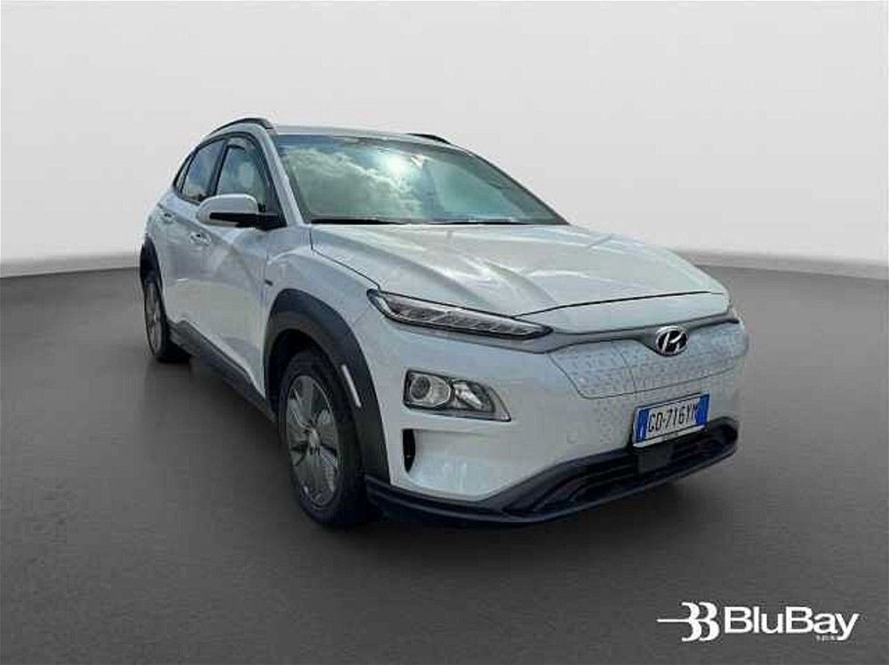 Hyundai Kona EV 64 kWh XPrime del 2021 usata a Livorno (3)