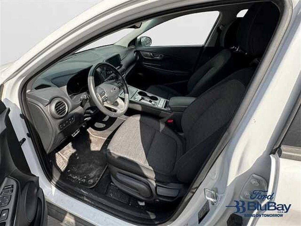 Hyundai Kona EV 64 kWh XPrime del 2021 usata a Livorno (5)