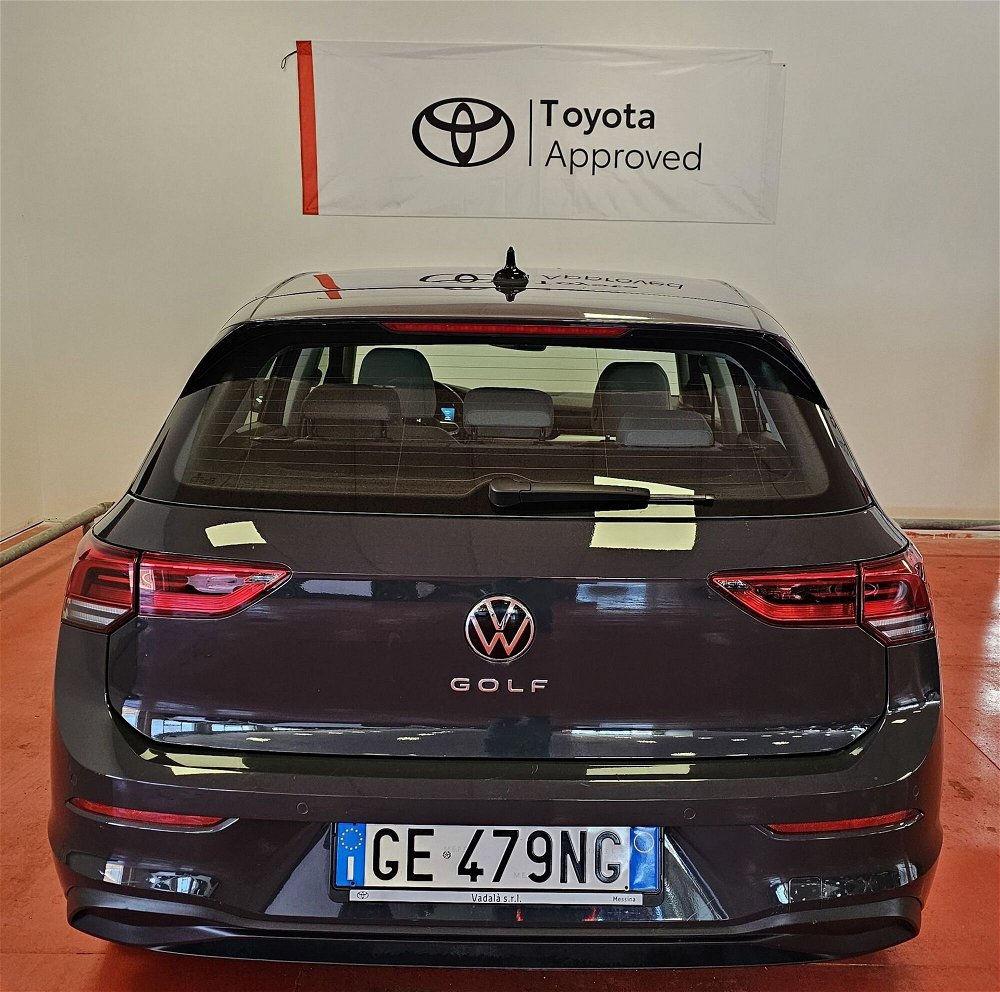 Volkswagen Golf 1.5 TGI DSG Life del 2021 usata a Messina (4)