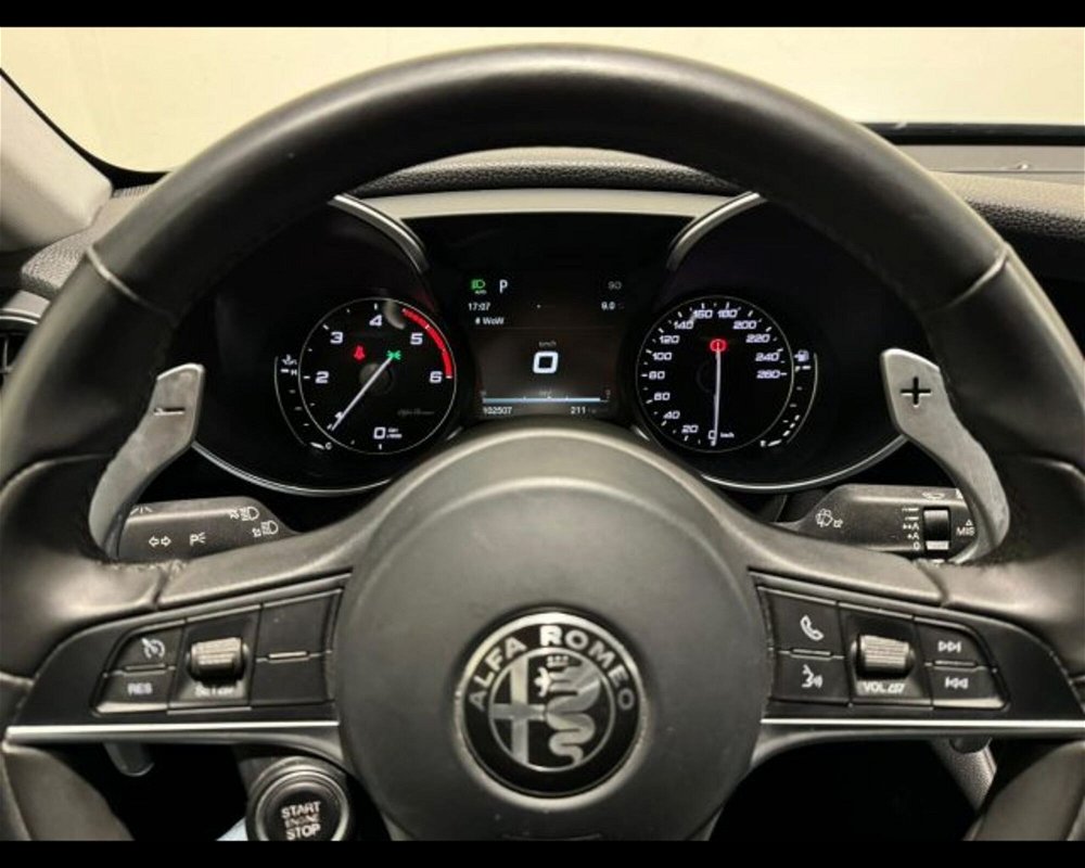 Alfa Romeo Giulia 2.2 Turbodiesel 210 CV AT8 AWD Q4 Veloce  del 2017 usata a Conegliano (5)