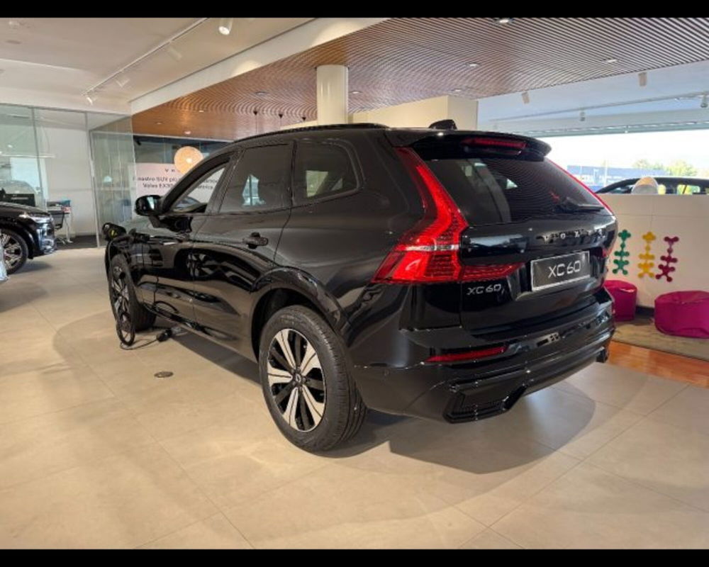 Volvo XC60 nuova a Treviso (2)