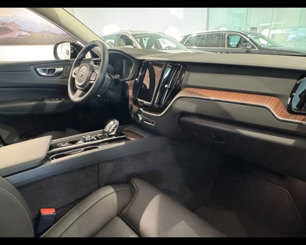 Volvo XC60 nuova a Treviso (4)