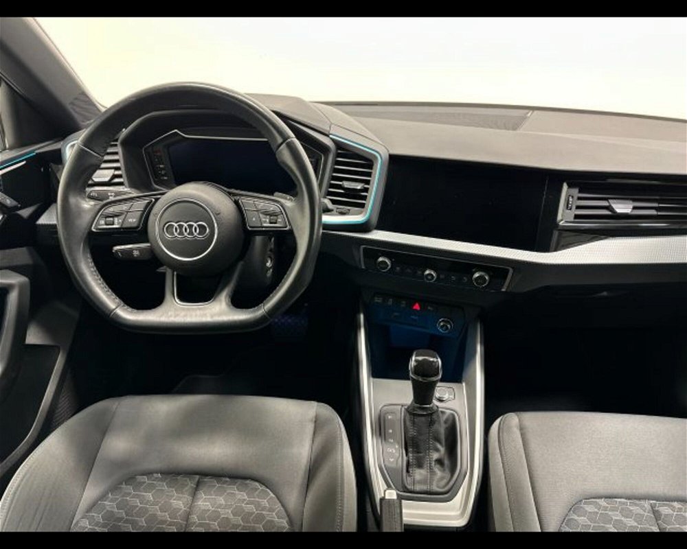 Audi A1 citycarver 30 TFSI Identity Contrast  del 2020 usata a Conegliano (3)