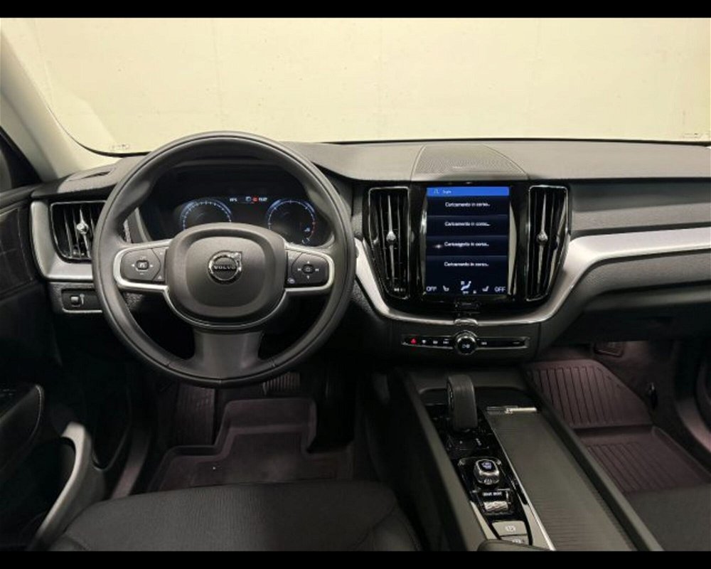 Volvo XC60 B4 Geartronic Momentum Pro  del 2021 usata a Conegliano (3)