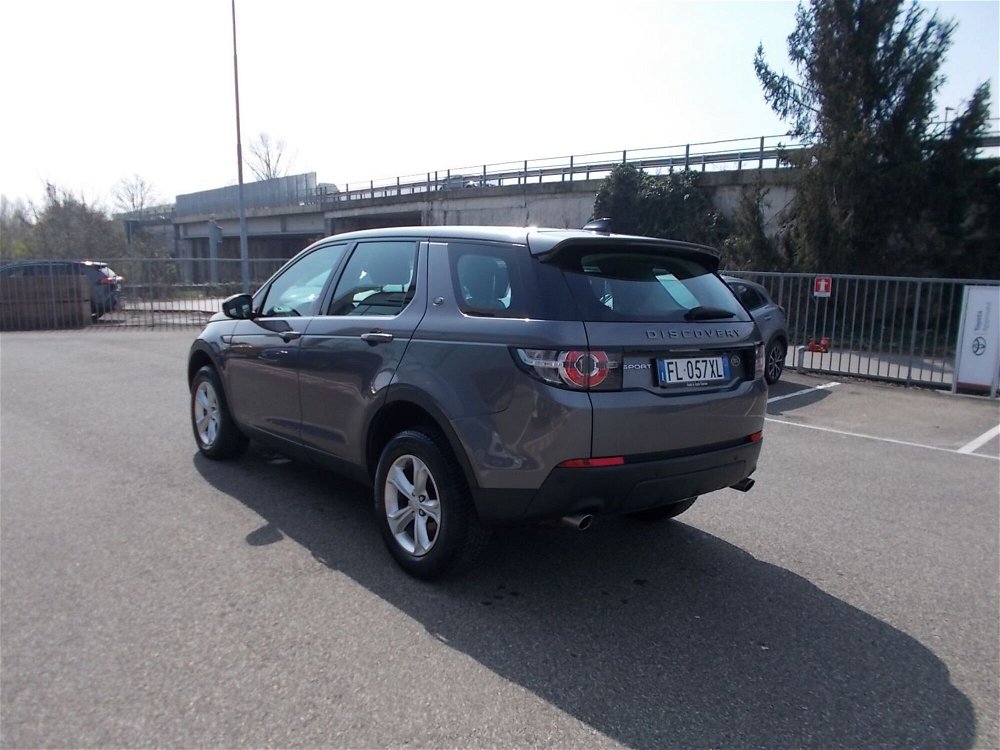 Land Rover Discovery Sport 2.0 TD4 150 CV HSE  del 2016 usata a Piacenza (2)