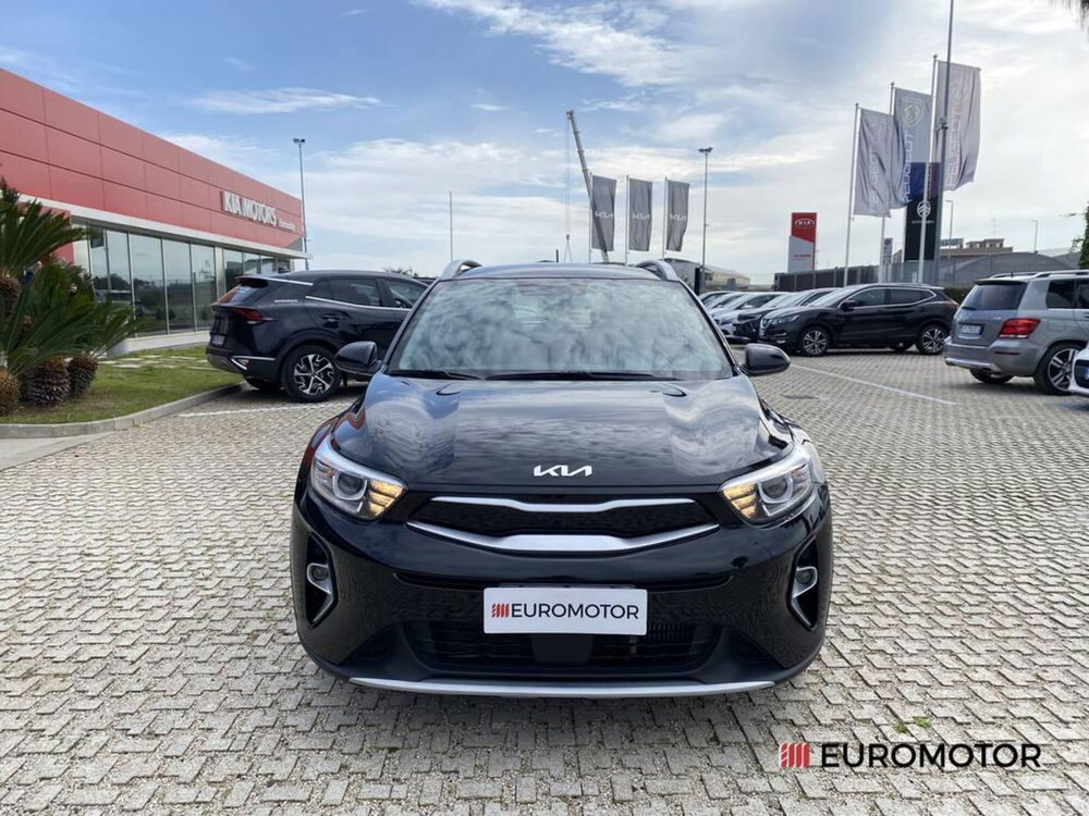 Kia Stonic 1.0 T-GDi 120 CV MHEV DCT Style  del 2021 usata a Modugno (2)