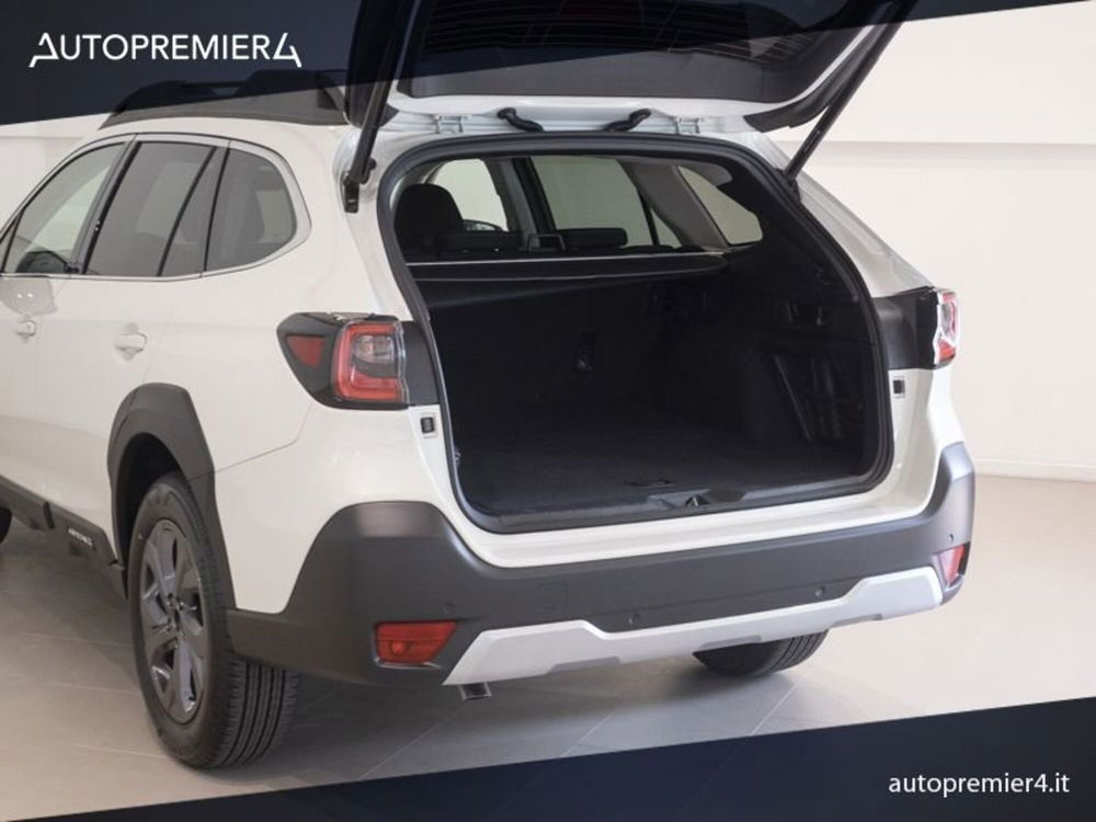 Subaru Outback nuova a Como (15)