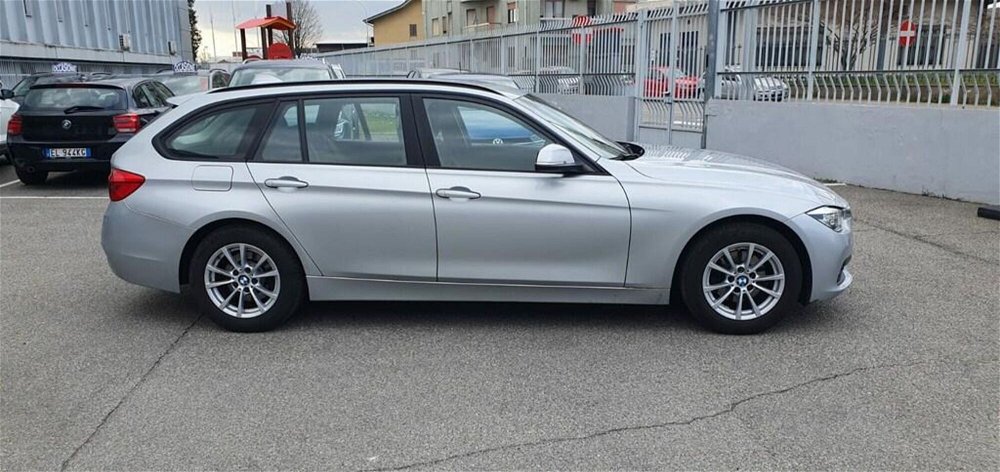 BMW Serie 3 Touring 318i  Business Advantage  del 2018 usata a Lainate (5)