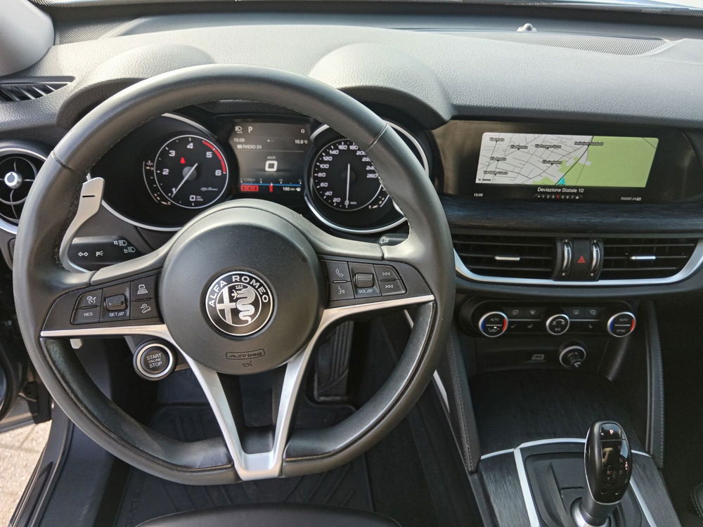 Alfa Romeo Stelvio usata a Alessandria (13)