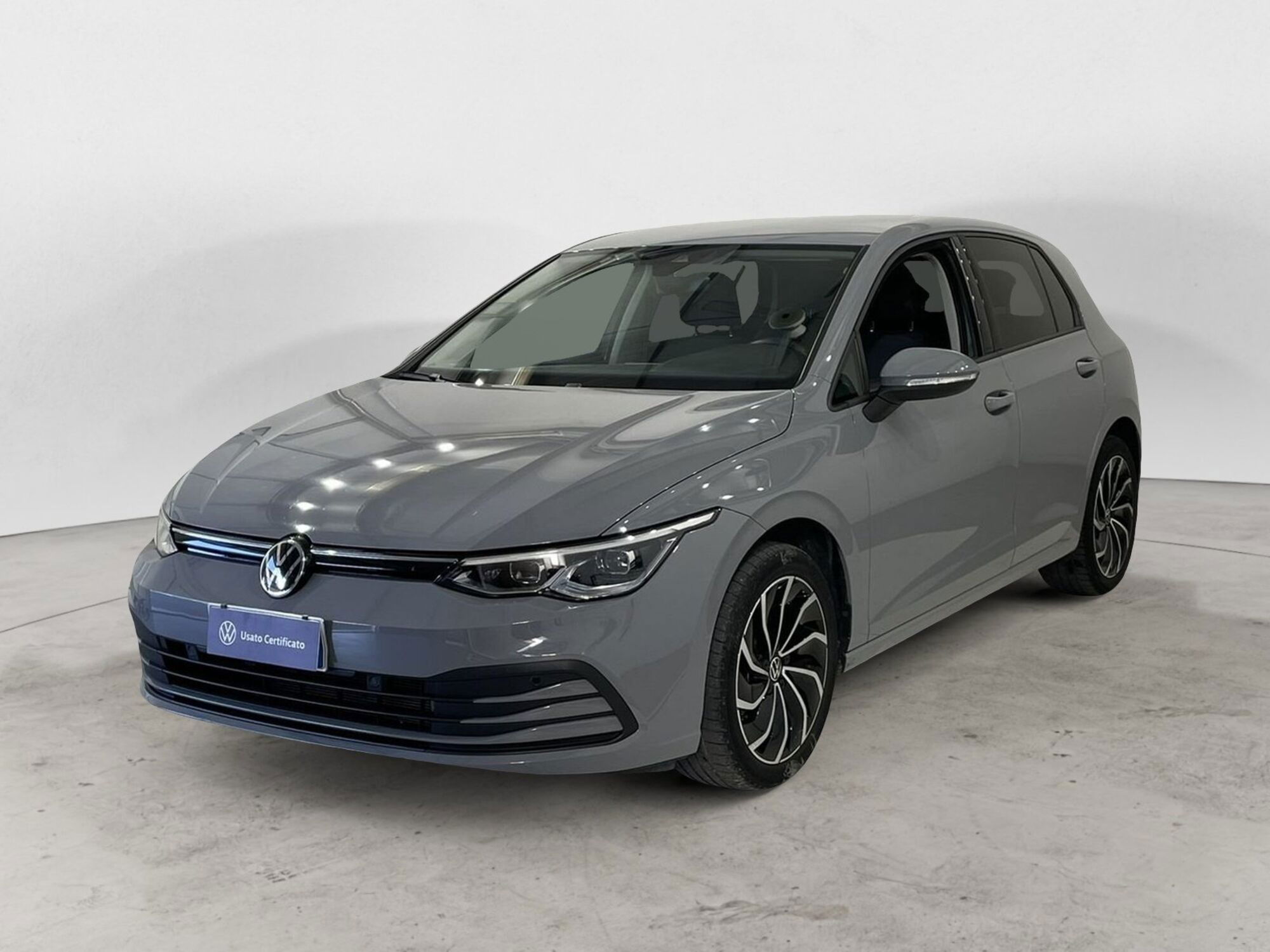 Volkswagen Golf 1.0 TSI EVO Life del 2020 usata a Massa