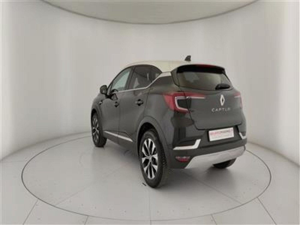 Renault Captur 1.0 tce Techno 90cv del 2023 usata a Bari (5)