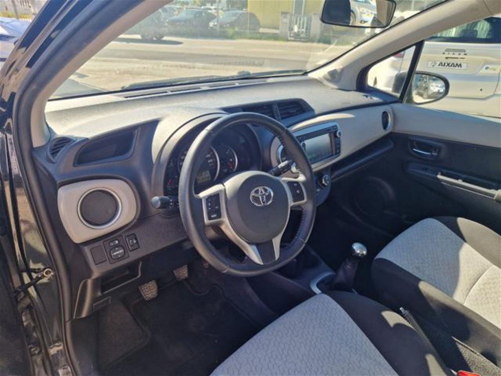 Toyota Yaris 1.0 5 porte Active  del 2012 usata a Fano (3)