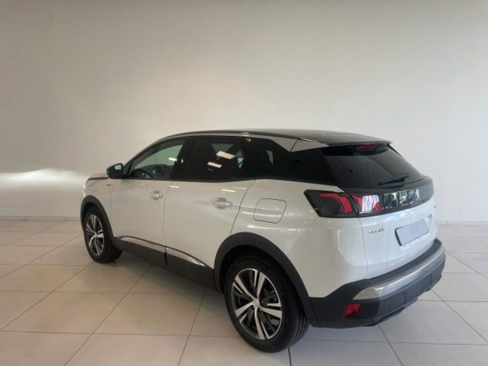 Peugeot 3008 73 kWh Allure nuova a Torino (3)