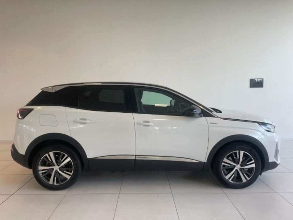 Peugeot 3008 73 kWh Allure nuova a Torino (5)